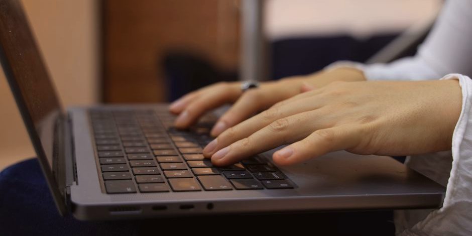 Нейросеть для текста: как писать тексты для сайта и постов